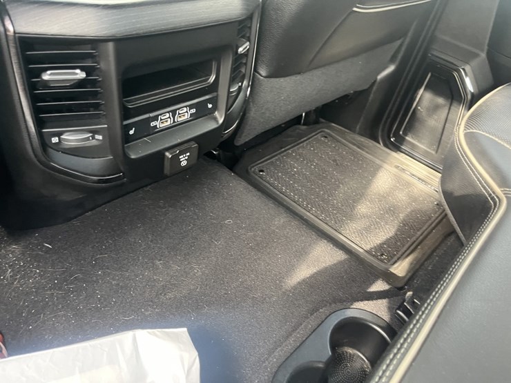 2022-dodge-3500-image-24