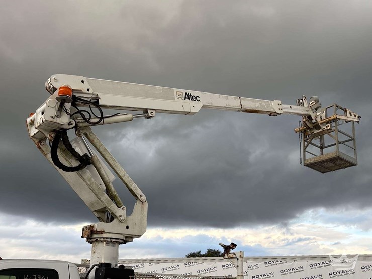 2016-ford-f-550-altec-at233p-35ft-bucket-truck-image-8
