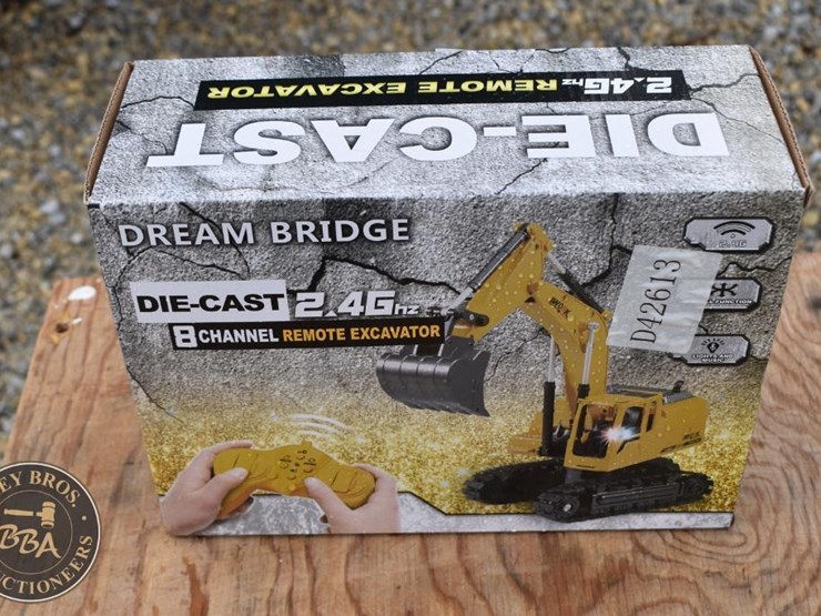 dream-bridge-2.4ghz-8-channel-remote-control-excavator-image-4