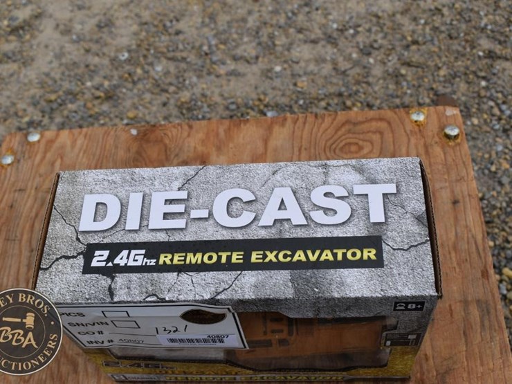 dream-bridge-2.4ghz-8-channel-remote-control-excavator-image-2