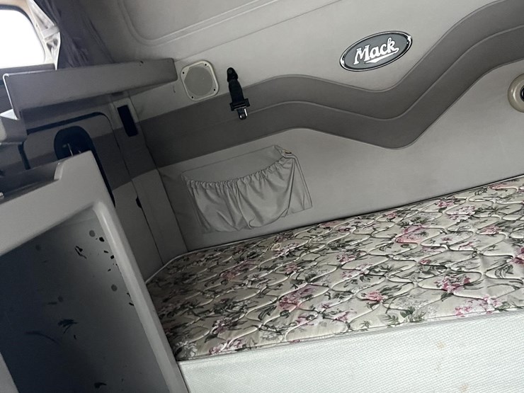 2006-mack-vision-cxn613-image-12