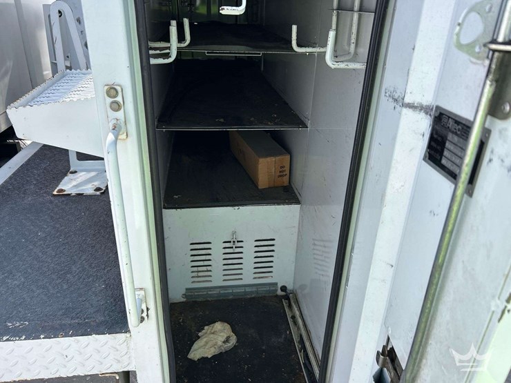 2018-ford-f-550-4x4-altec-at37g-forestry-chipper-bucket-truck-image-25