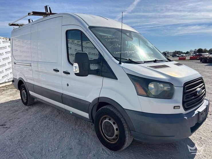 2017-ford-transit-250-cargo-van-image-2