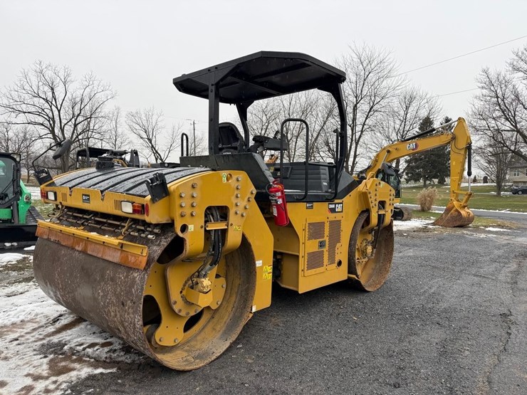 caterpillar-cb66b-image-6