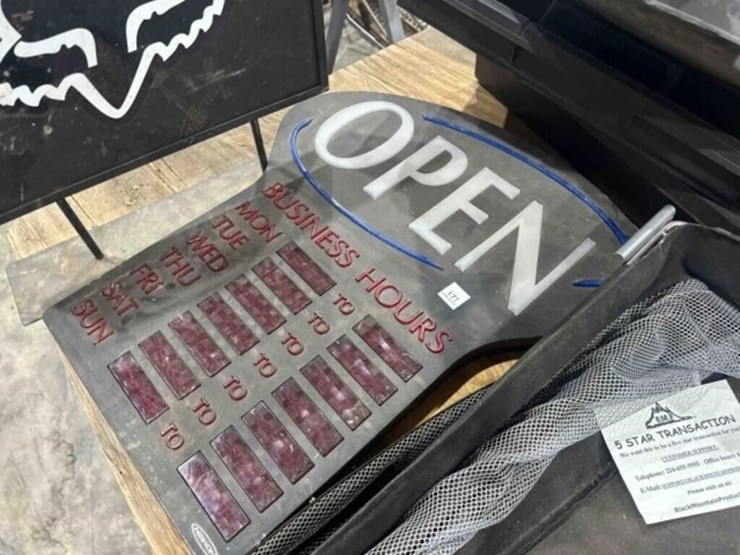 2-kobalt-bags,-trays,-signs-image-4