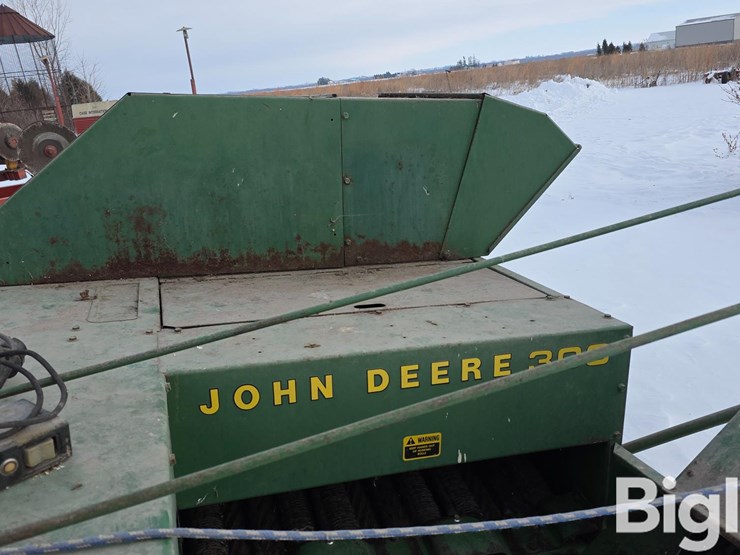 john-deere-300-image-19