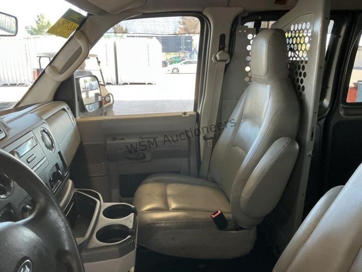 2009-ford-e150-image-22