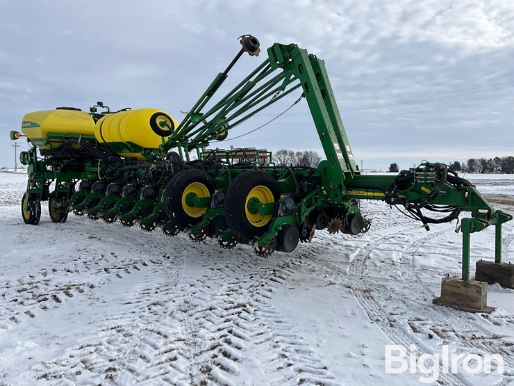 2010-john-deere-1770nt-image-3