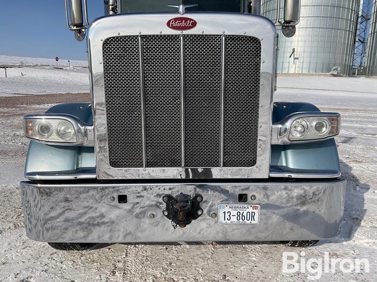 2018-peterbilt-389-image-11