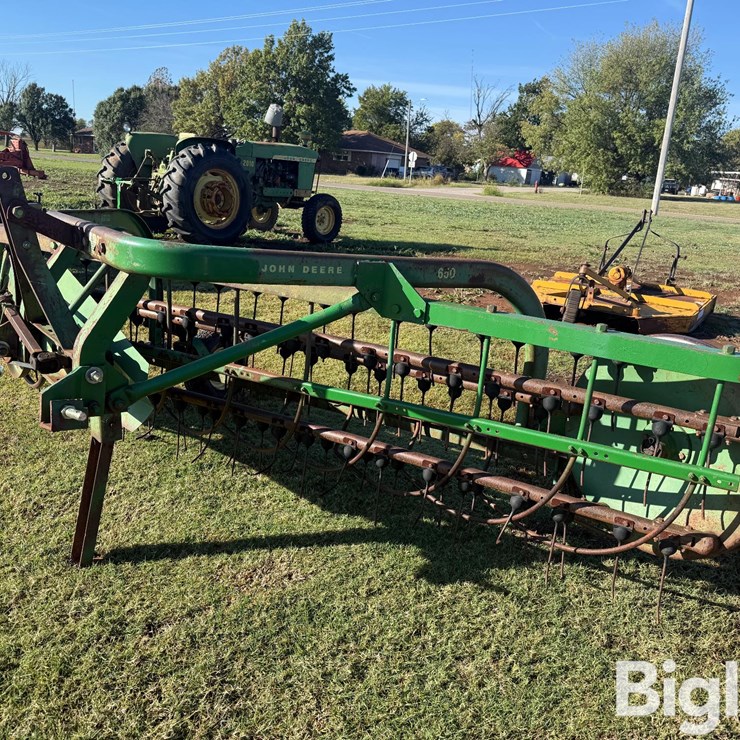 JOHN DEERE 650
