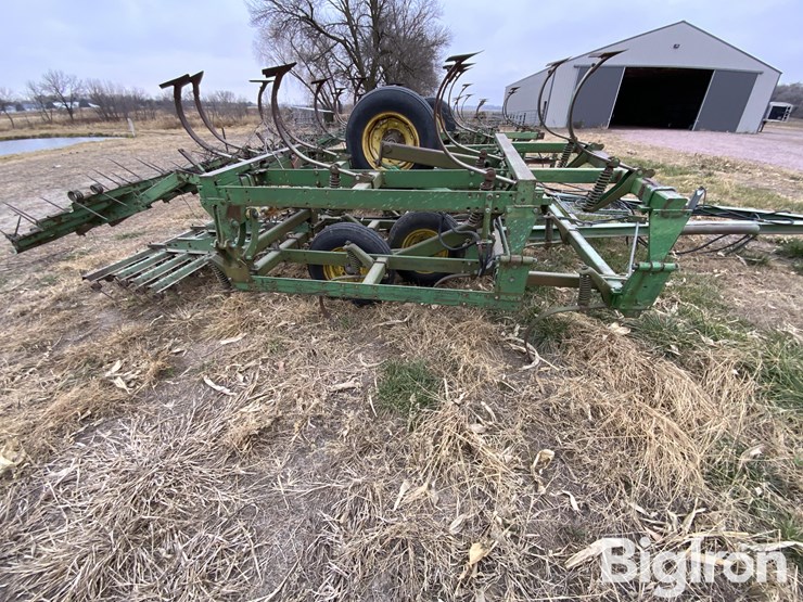 john-deere-25-image-4