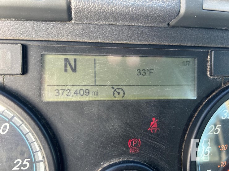 2018-freightliner-cascadia-125-image-40