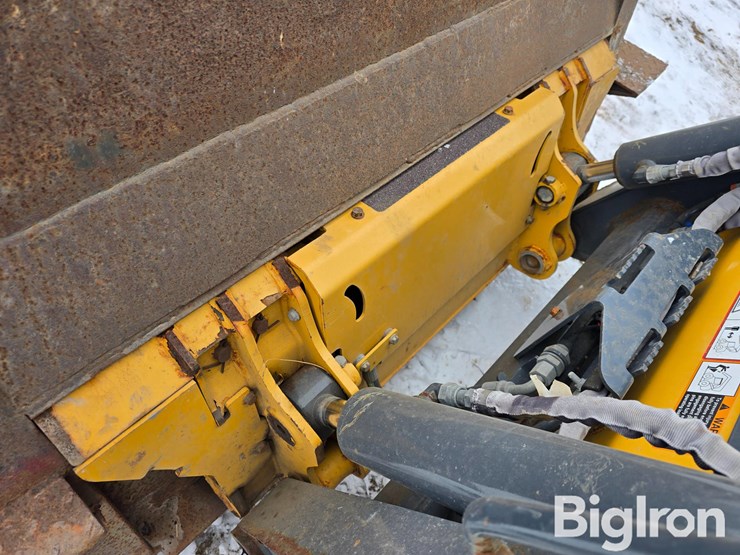 2023-deere-318g-image-11