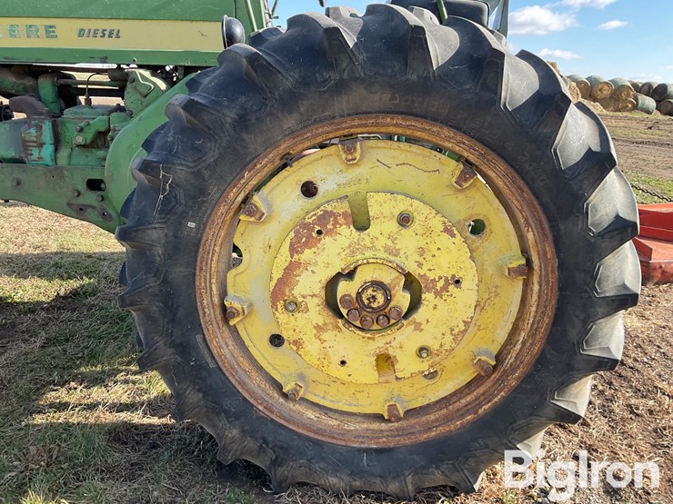 john-deere-720-image-15