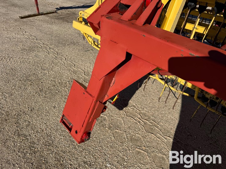 new-holland-216-image-18