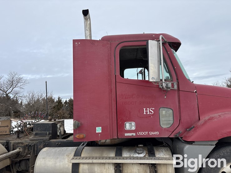 freightliner-columbia-120-image-13