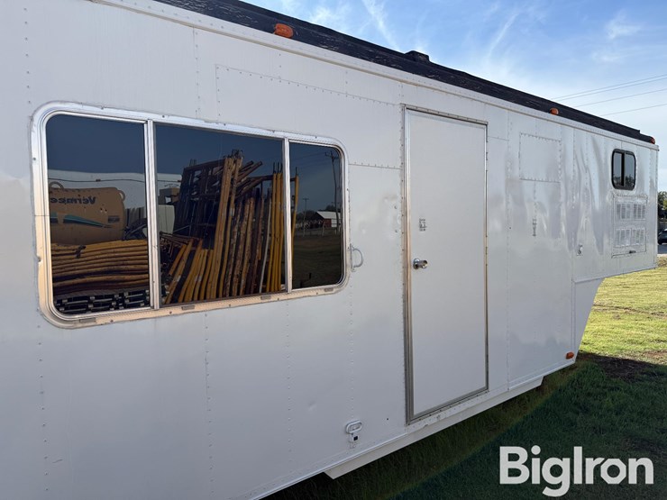 1979-44'-tri/a-aluminum-horse-trailer-w/living-quarters-image-17