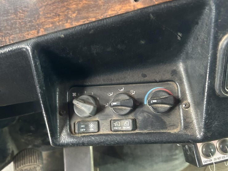 1997-peterbilt-357-image-32