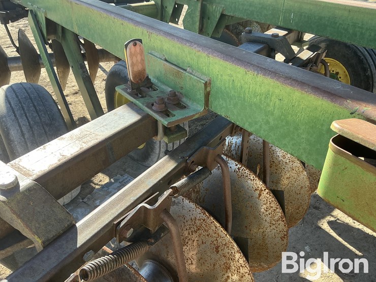 john-deere-235-image-14