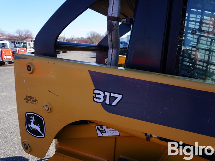 john-deere-317-image-17