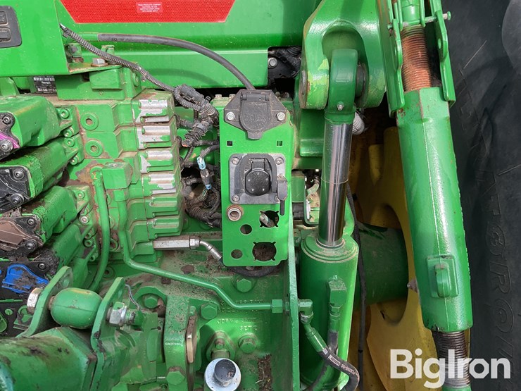 john-deere-8260r-image-16