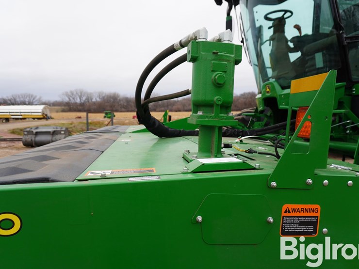 2025-john-deere-w235r-image-10