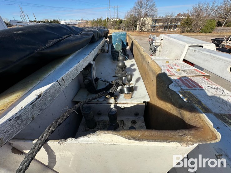 peterbilt-348-image-13