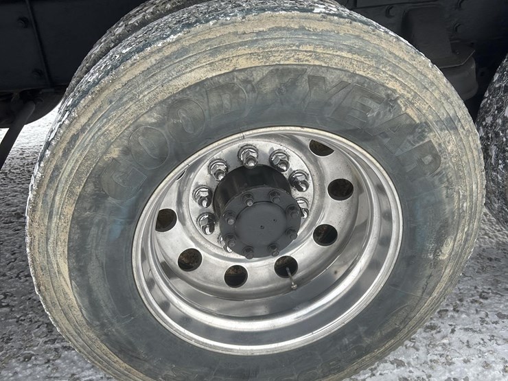 1997-peterbilt-357-image-25