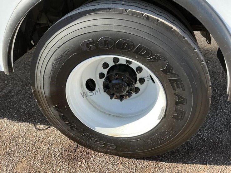 2015-international-7400-image-8