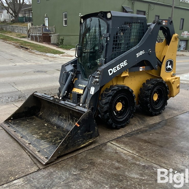DEERE 318G