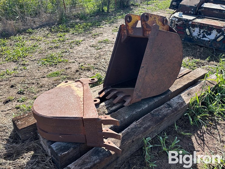 massey-ferguson-60-excavator/backhoe-buckets-image-1