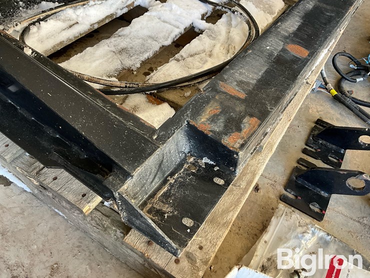 macdon-to-john-deere-combine-transition-plate-image-13