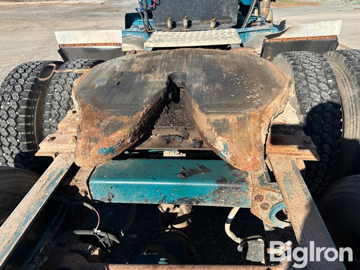 peterbilt-377-image-17