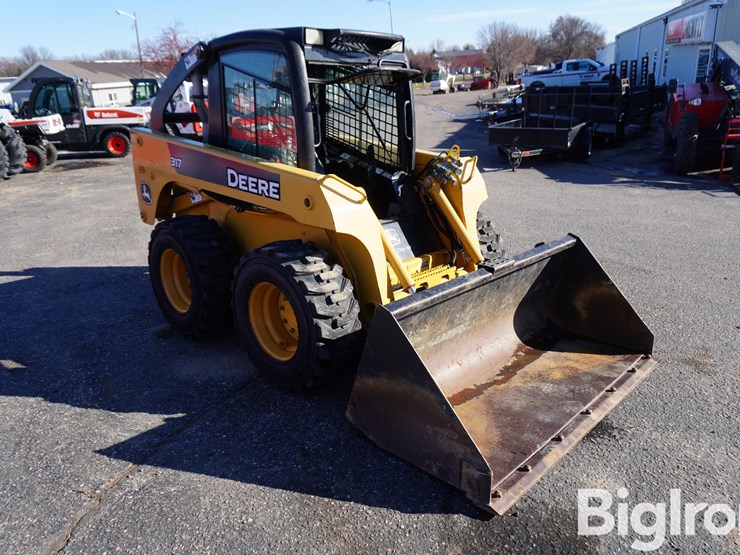 john-deere-317-image-3