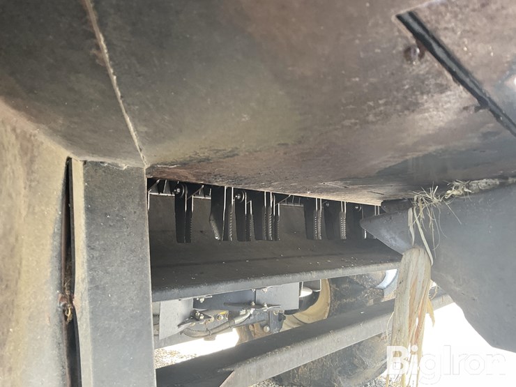 new-holland-cr8090-image-13