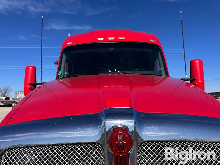 2020-kenworth-t680-image-10