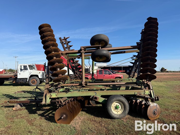 john-deere-235-image-8