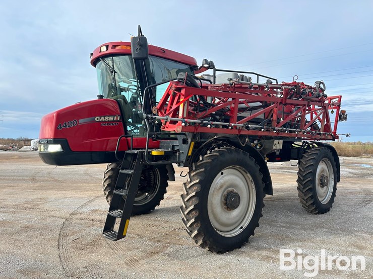 case-ih-patriot-4420-image-1