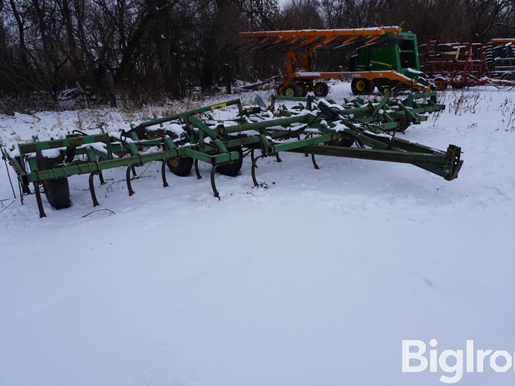 john-deere-24-image-3