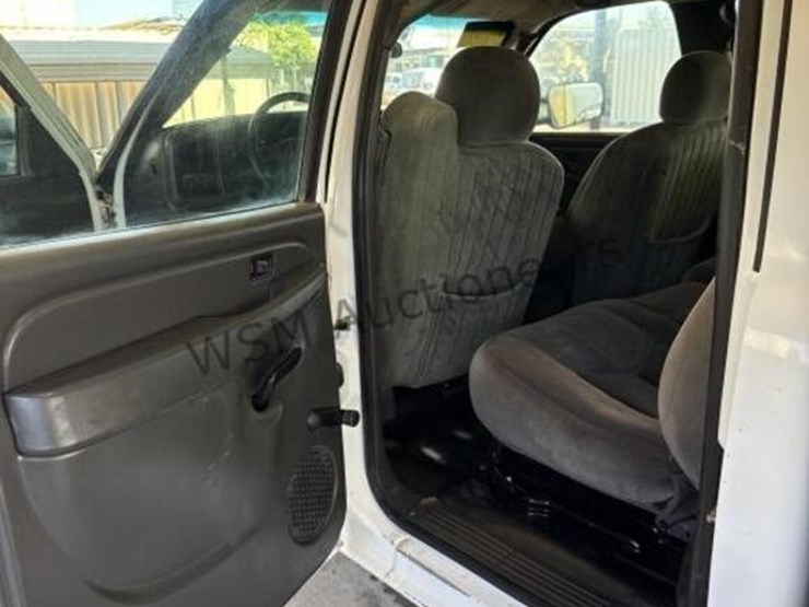 2005-gmc-sierra-3500-image-27