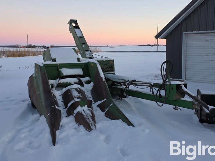 john-deere-300-image-3