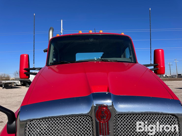2019-kenworth-t680-image-17