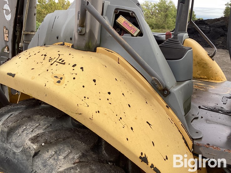 2004-volvo-bl60-image-13