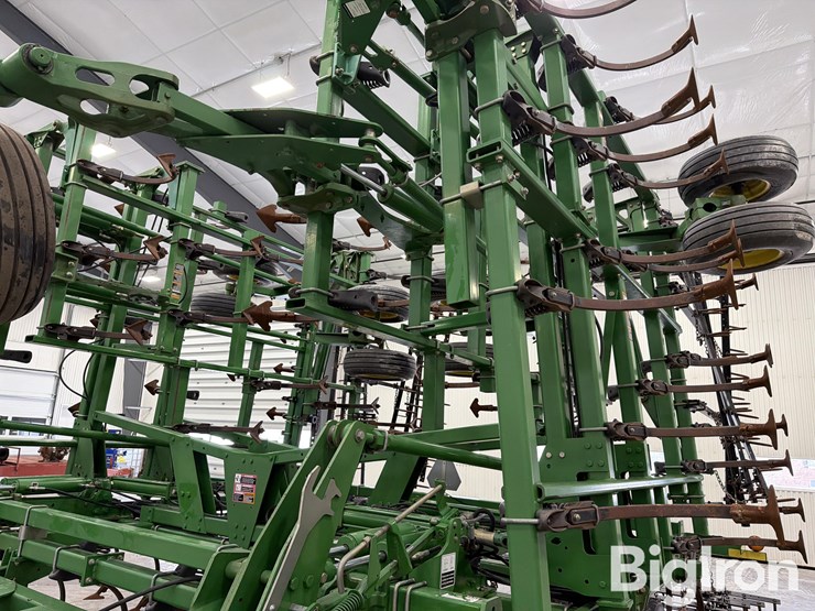 john-deere-2210-image-13