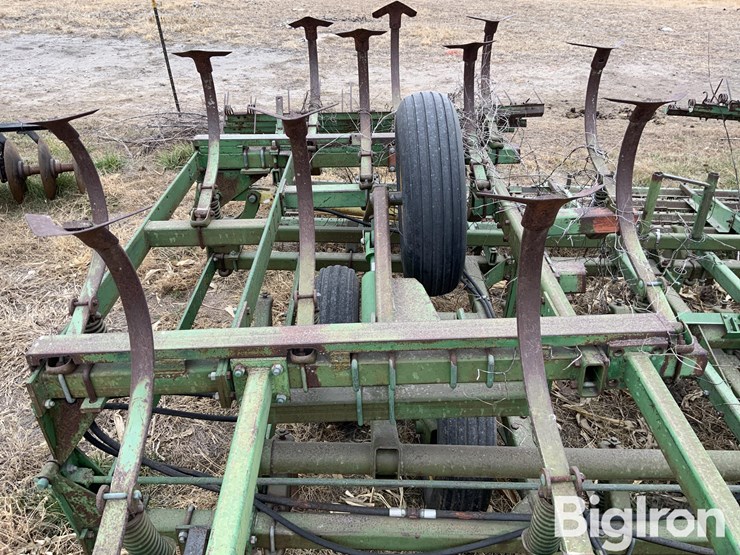 john-deere-25-image-16