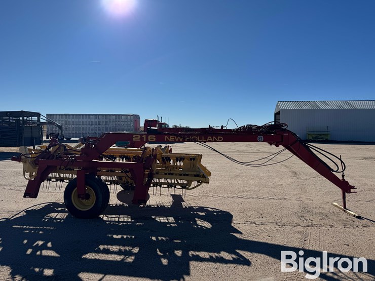 new-holland-216-image-4