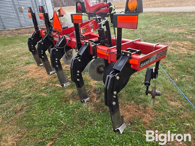 case-ih-2500-image-5
