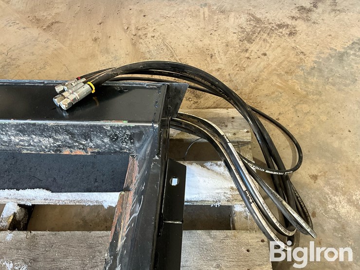 macdon-to-john-deere-combine-transition-plate-image-11