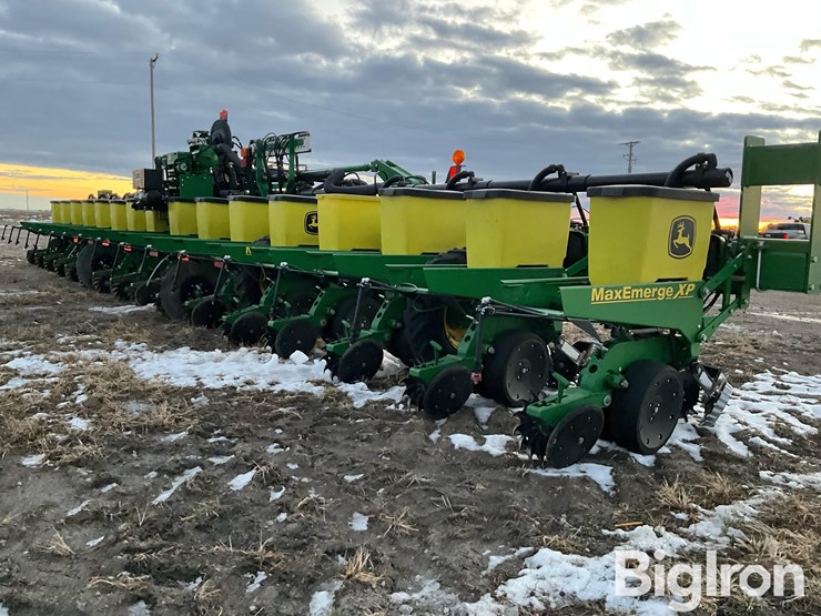 john-deere-1720-image-5