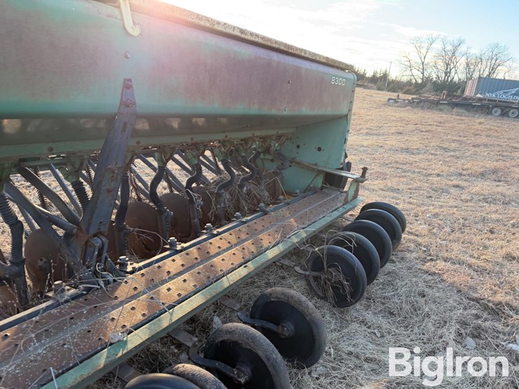 john-deere-8300-image-17